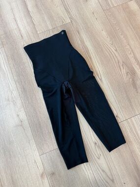 High-Rise Black Cropped Sculpting Leggings